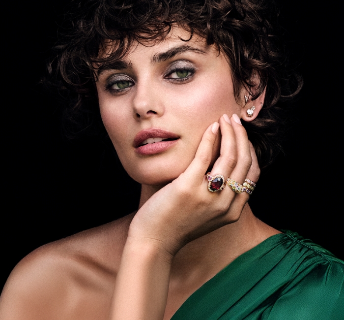 Shop holiday gifts for her Jared
