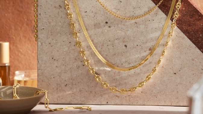 Image of gold chains.