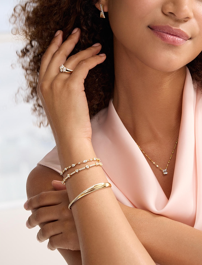 Shop anniversary gifts for her at Jared