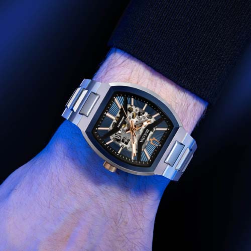 Bulova Maquina watch