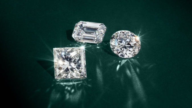 Learn about the 4C's of diamonds - cut, color, clarity and carat.