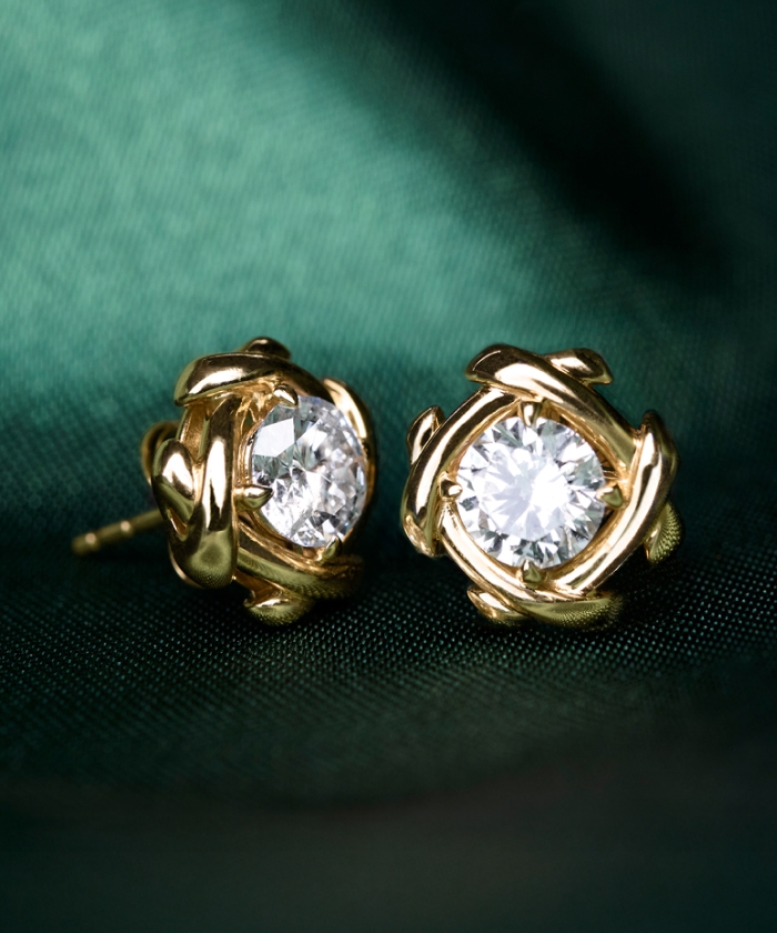 Explore the Jared exclusive Unspoken collection, featuring natural diamonds and gold jewelry