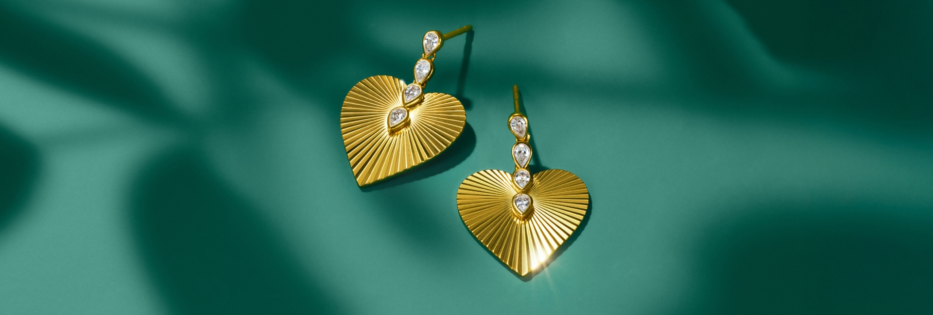 Shy Creation Diamond and Gold Earrings 