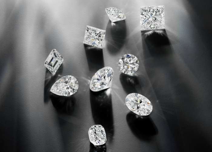 Black and white image of diamonds.