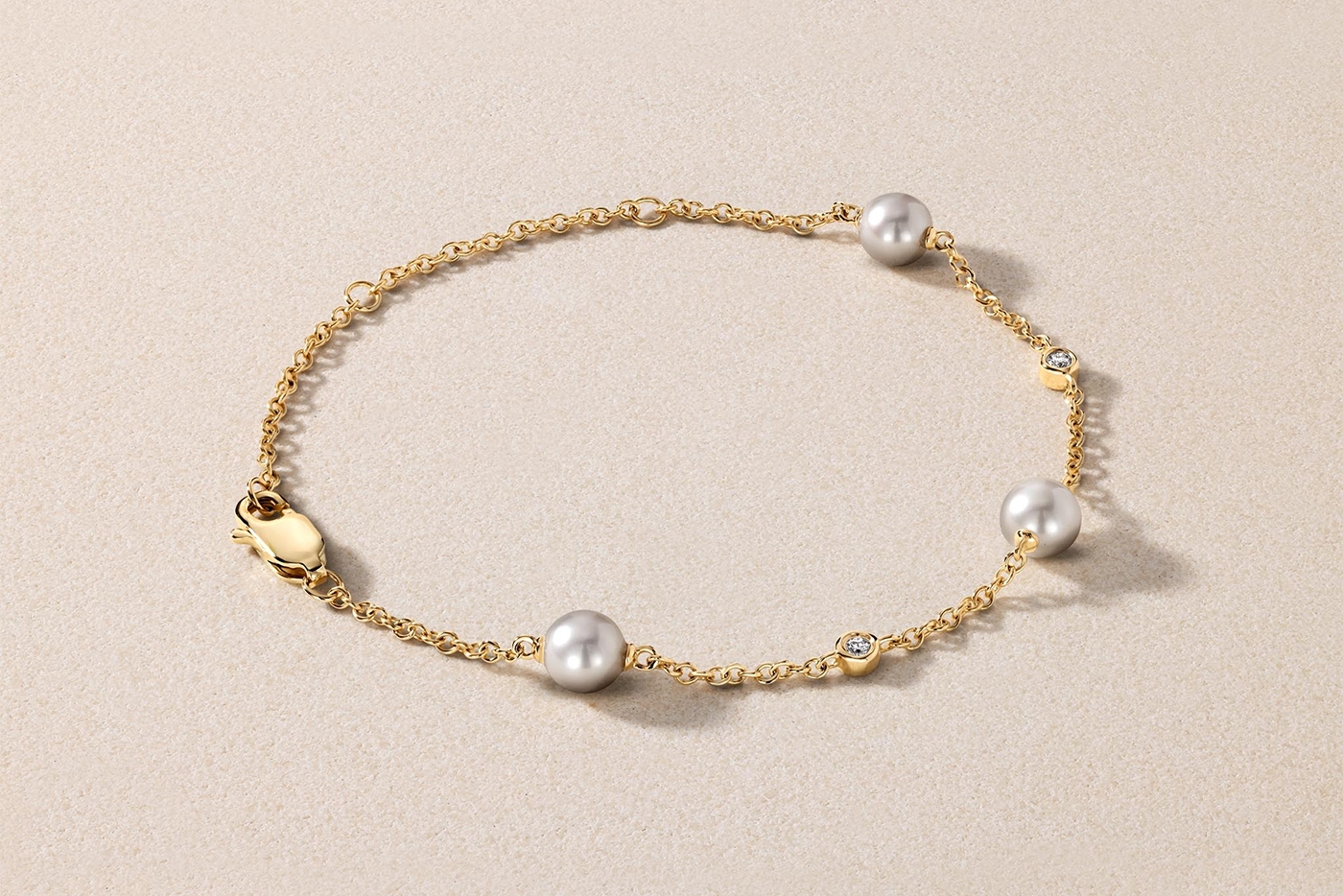 Cultured pearl bracelet