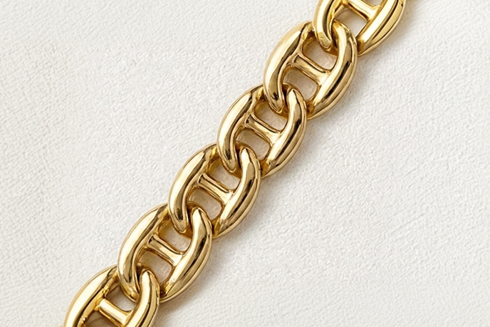 A gold mariner chain.