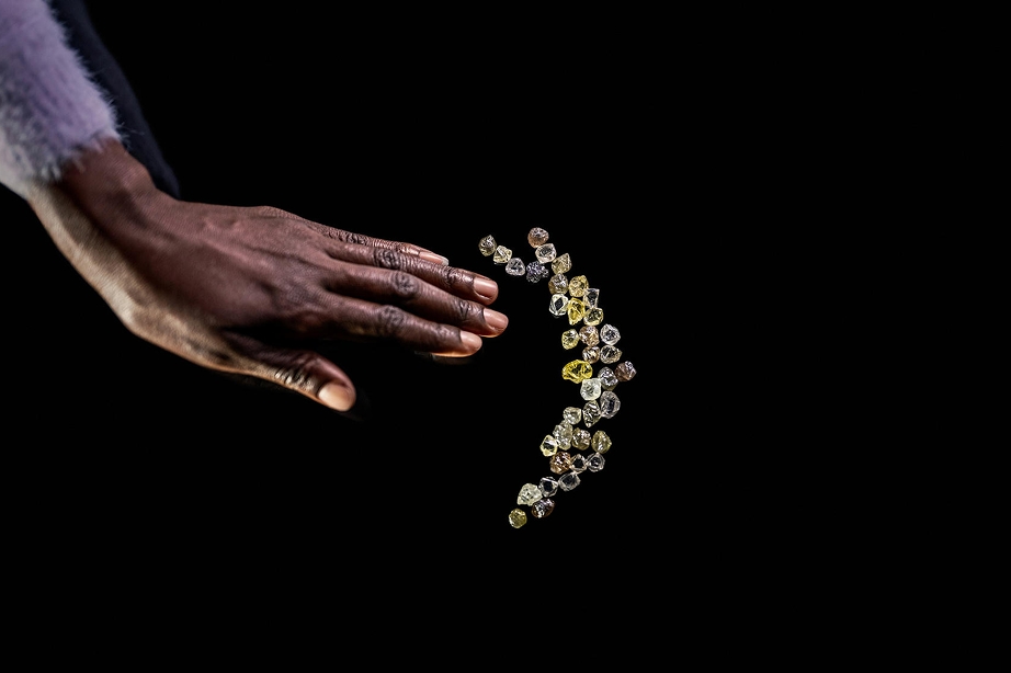 hand and diamonds