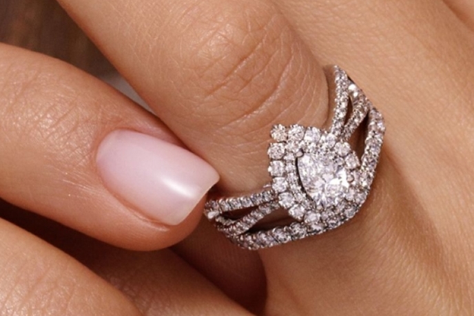 Pear cut engagement rings
