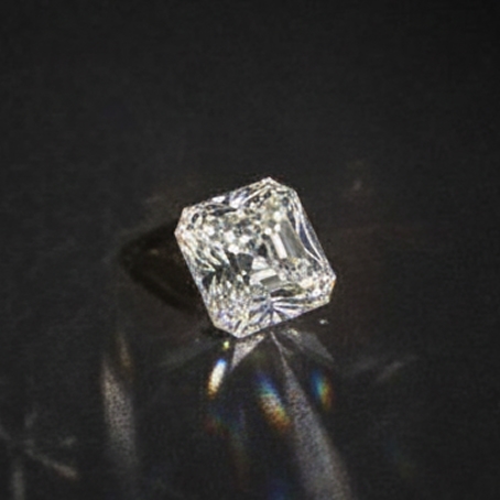 Loose radiant cut diamond