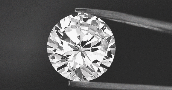 Image of loose diamond stones.