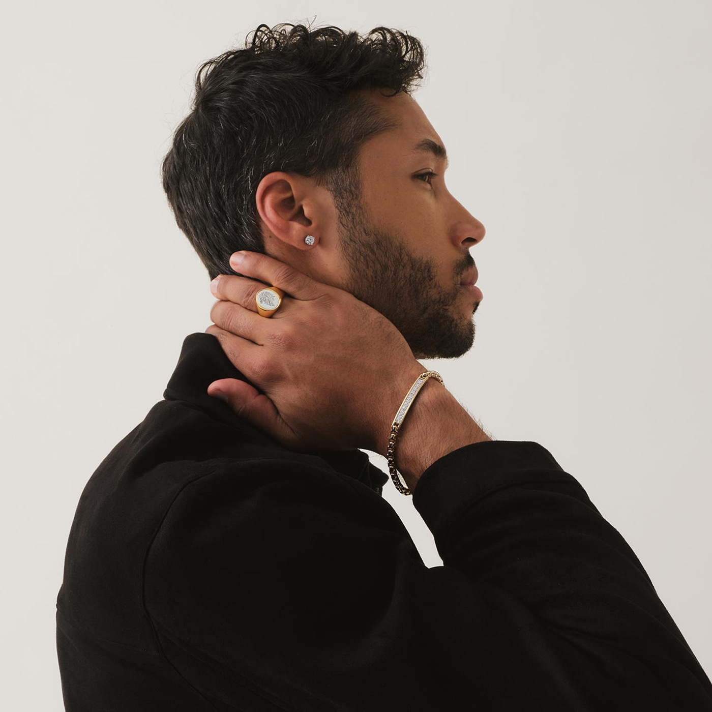 Styling men's fashion jewelry