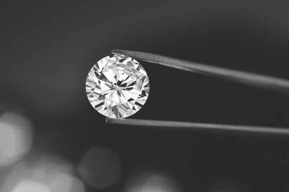 round diamond in tweezers