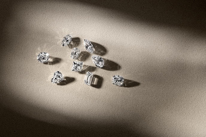 Different shapes of loose diamonds