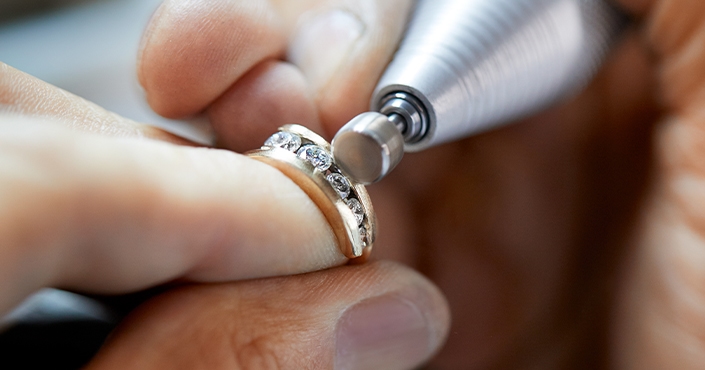 Learn how to resize your ring with Jared