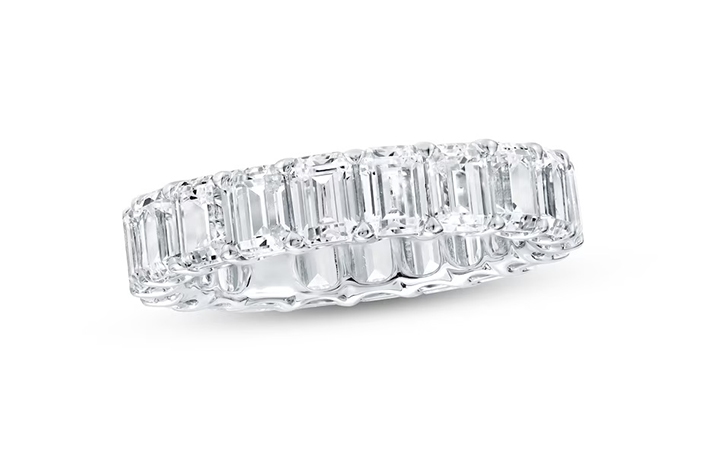 White gold and emerald-cut diamond eternity ring