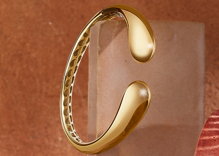 Shop gold bangle bracelets from Jared