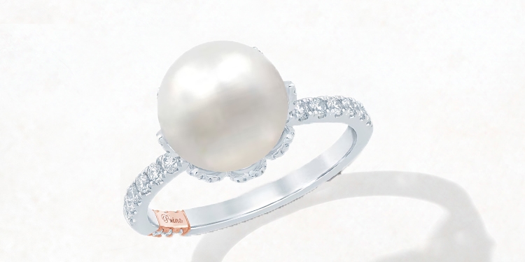 Pearl ring set in white gold