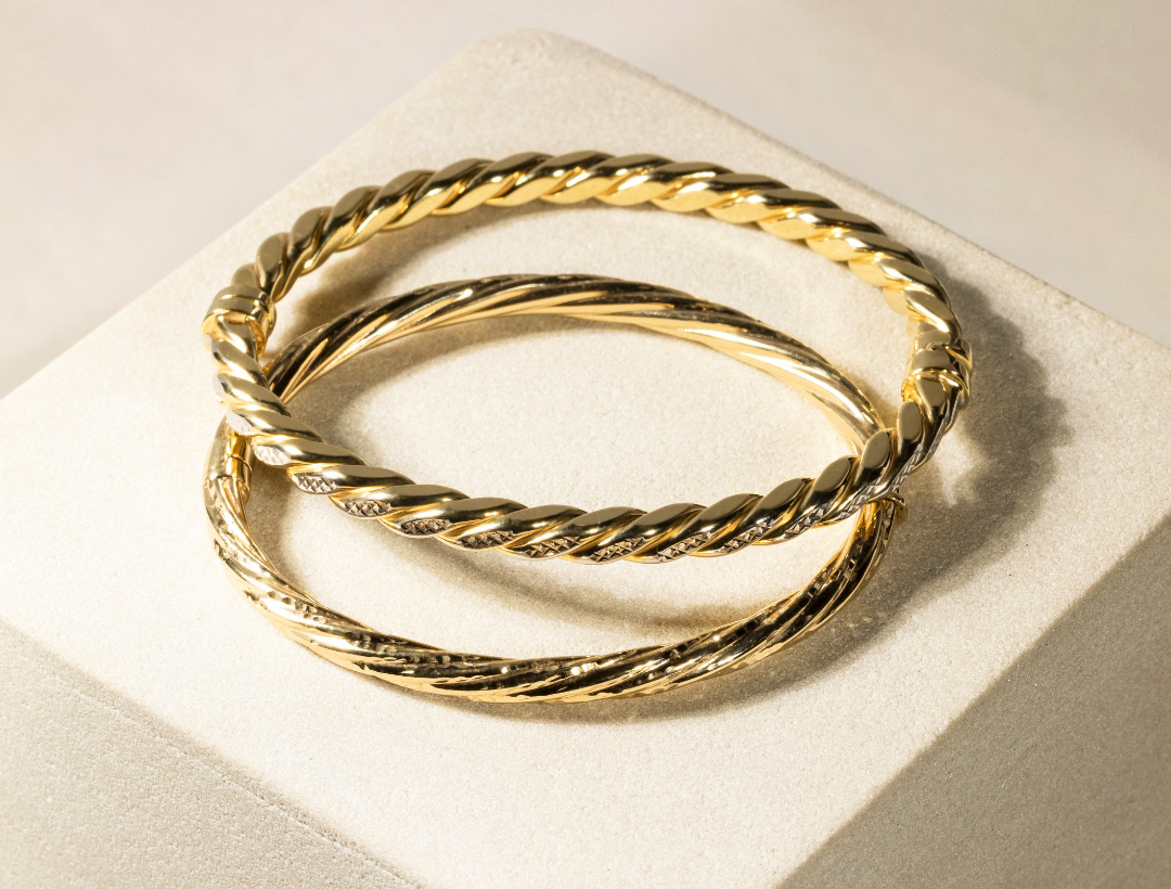Image of a gold bracelet from Jared.