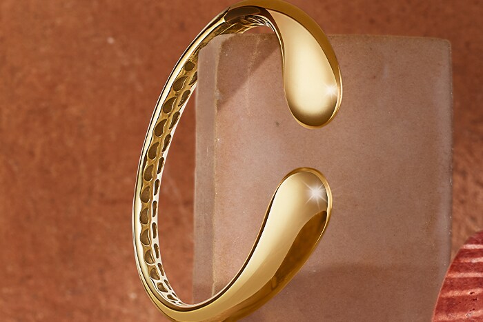 Shop gold bangle bracelets from Jared