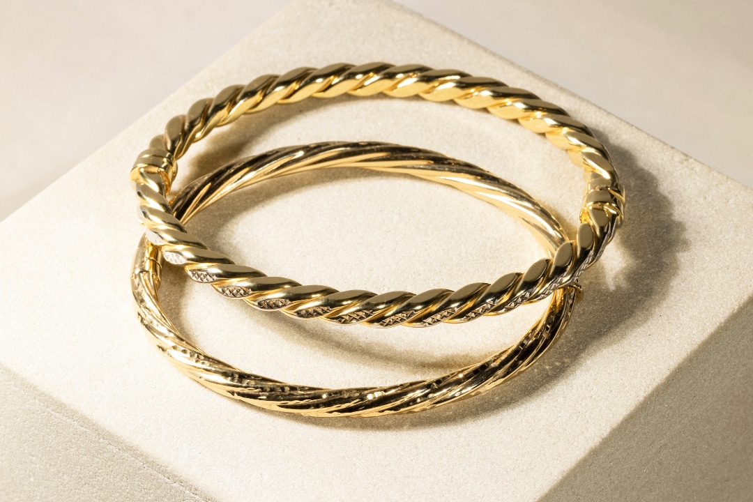 Image of a gold bracelet from Jared.
