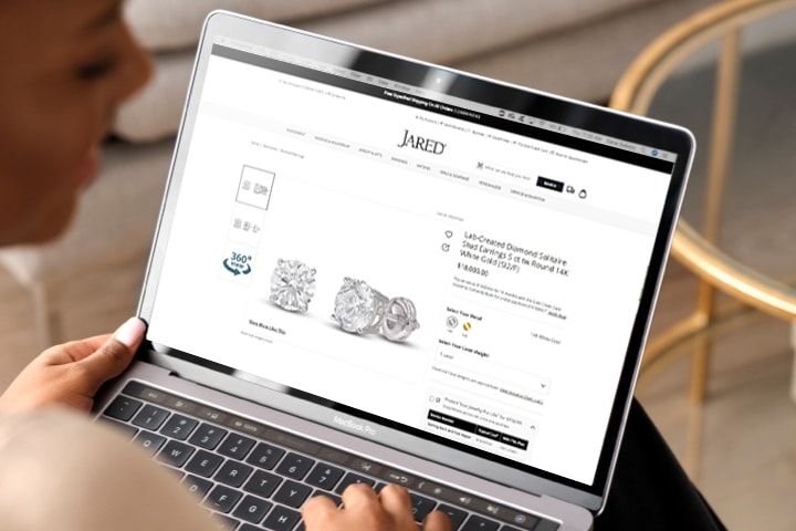 Woman shopping online at Jared on her laptop