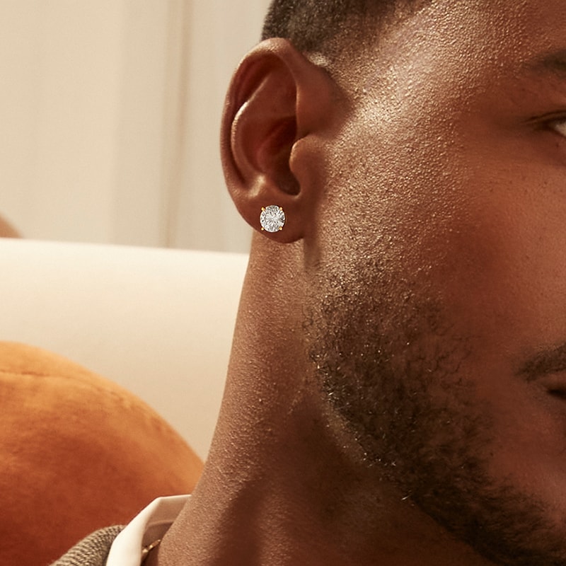 Man wearing Solitaire earrings