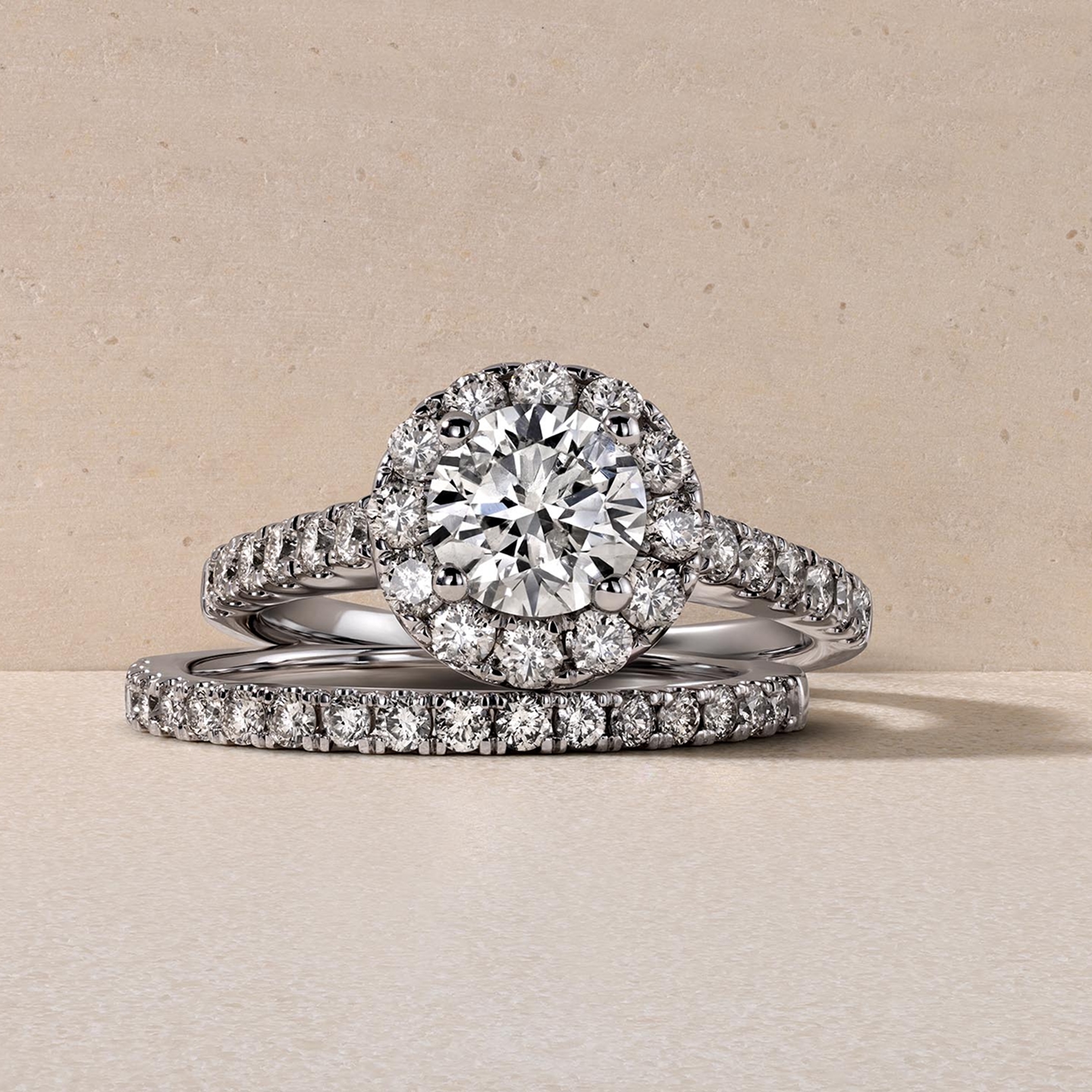 round cut diamond engagement ring