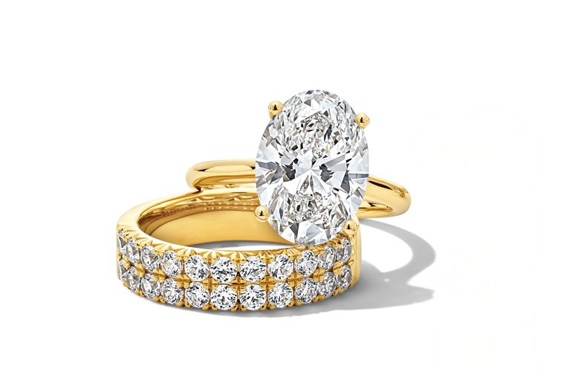 Gold oval engagement ring and matching band 